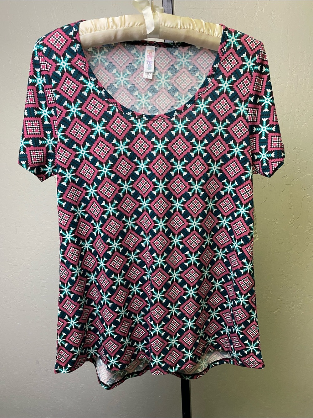 LuLaRoe Pink Teal Black Geometric Short Sleeve Tee